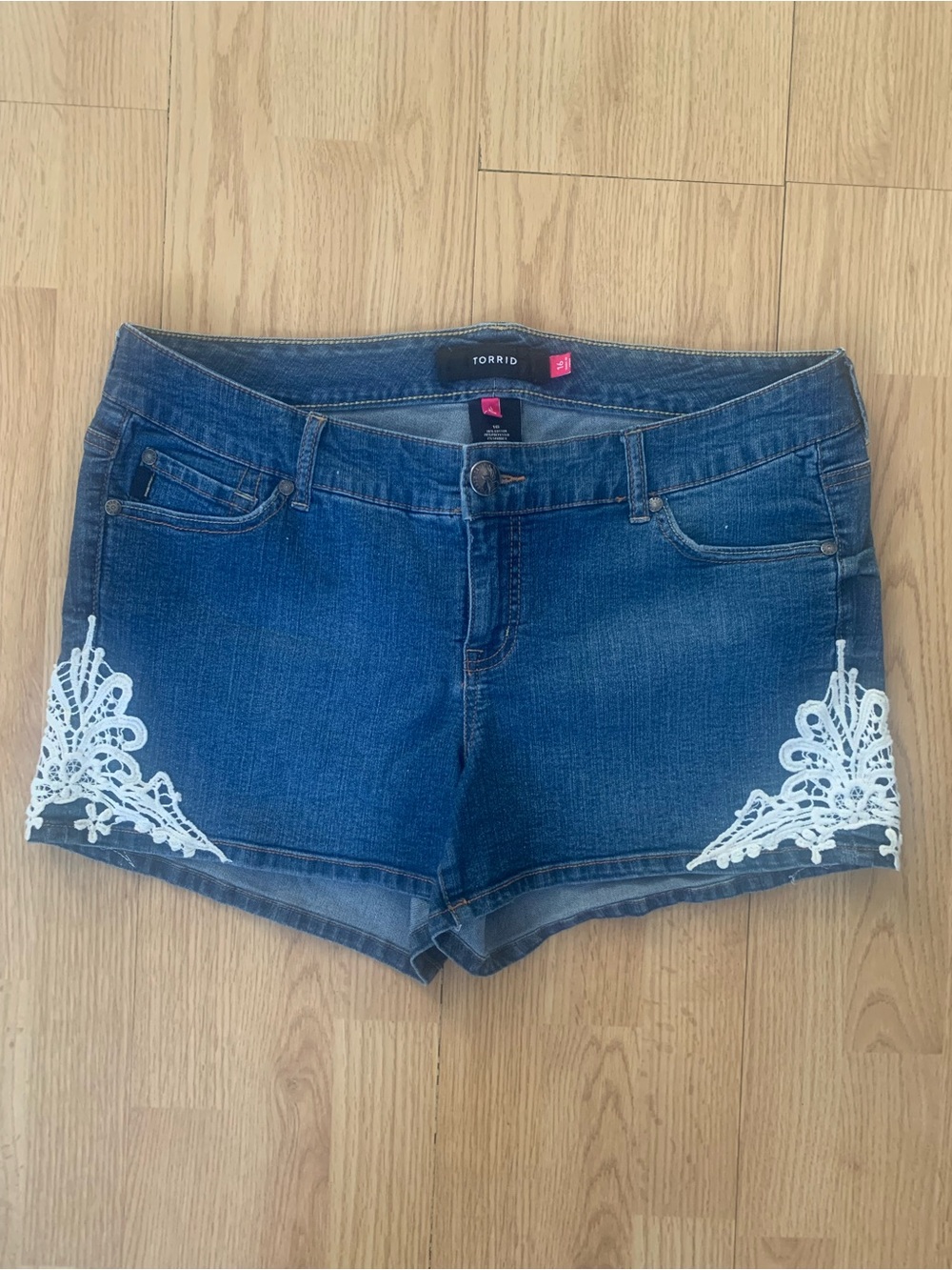 Torrid Denim Shorts White Lace Crochet Side Panels Classic Boho Festive Size 16